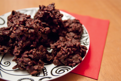 Comment préparer de délicieux rochers croustillants au chocolat et canneberges.